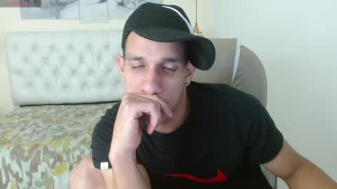 Snapshot of jheidertwink chatting on December 8, 10:30 am Jheider R. online show from December 8, 10:30 am