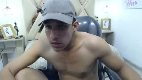 Snapshot of jheidertwink chatting on December 10, 7:26 am Jheider R. online show from December 10, 7:26 am