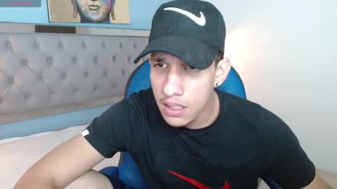 Snapshot of jheidertwink chatting on December 12, 3:32 am Jheider R. online show from December 12, 3:32 am