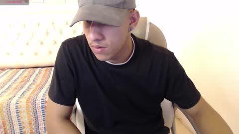 Snapshot of jheidertwink chatting on December 19, 4:02 am Jheider R. online show from December 19, 4:02 am