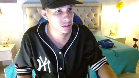 Snapshot of jheidertwink chatting on January 8, 3:29 am Jheider R. online show from January 8, 3:29 am