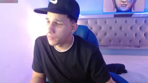 Snapshot of jheidertwink chatting on January 14, 3:22 am Jheider R. online show from January 14, 3:22 am