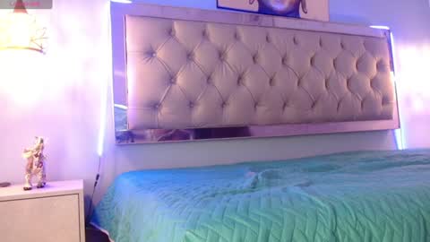 Snapshot of jheidertwink chatting on February 4, 10:43 am Jheider R. online show from February 4, 10:43 am