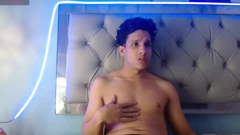 Snapshot of jheidertwink chatting on February 9, 6:33 am Jheider R. online show from February 9, 6:33 am