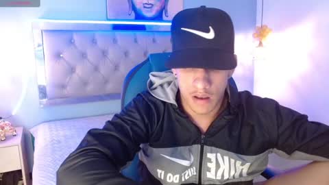 Snapshot of jheidertwink chatting on February 10, 7:04 am Jheider R. online show from February 10, 7:04 am