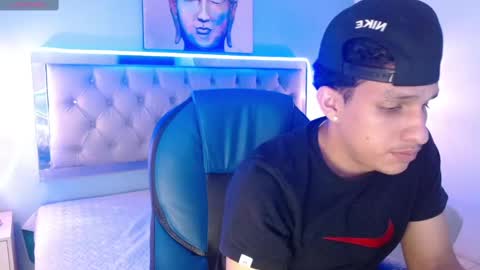 Snapshot of jheidertwink chatting on February 11, 3:29 am Jheider R. online show from February 11, 3:29 am