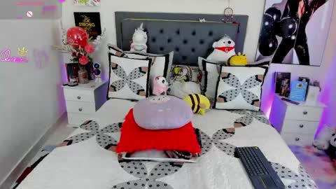 Snapshot of jhena_evans chatting on May 2, 7:52 pm Candy online show from May 2, 7:52 pm