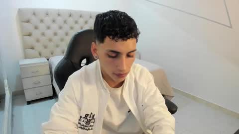 jhoanleandro online show from October 9, 5:49 am