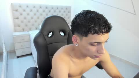 jhoanleandro online show from October 15, 5:07 am