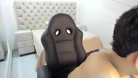 jhoanleandro online show from October 28, 4:49 am