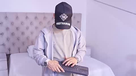 jhoanleandro online show from February 19, 4:08 am