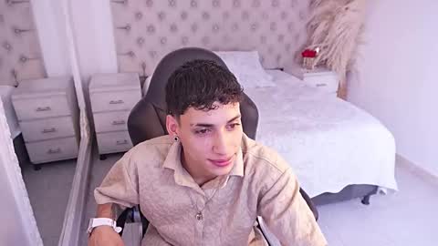 jhoanleandro online show from March 15, 4:18 am