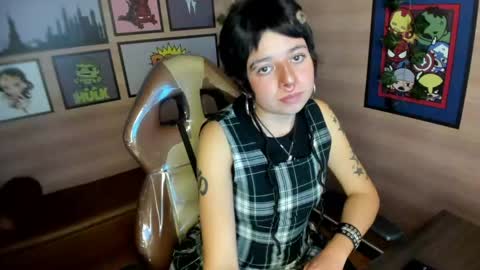 jhoanne_1 online show from April 14, 3:12 am
