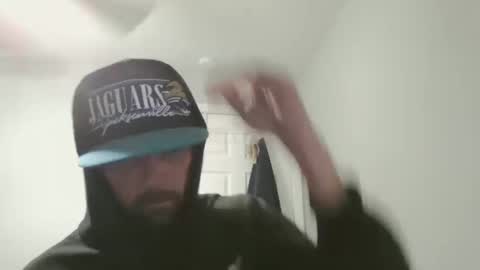 Snapshot of jholls chatting on December 8, 1:46 am jholls online show from December 8, 1:46 am