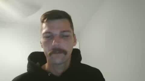 Snapshot of jholls chatting on March 10, 1:01 am jholls online show from March 10, 1:01 am