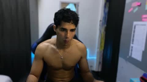 Snapshot of jhon_2000s chatting on October 4, 4:43 am jhon online show from October 4, 4:43 am