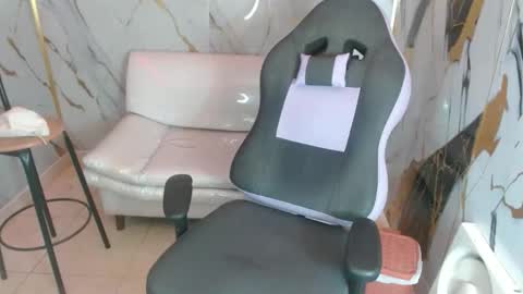 Snapshot of jhon_cooper18 chatting on February 4, 2:17 am jhost online show from February 4, 2:17 am