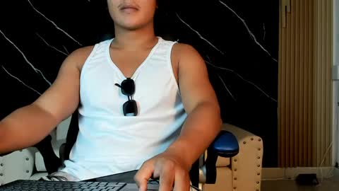 jhony_curly online show from May 29, 11:47 pm