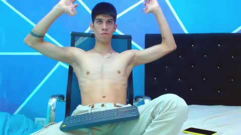 Snapshot of jhony_sex3 chatting on February 18, 4:58 am jhony_sex3 online show from February 18, 4:58 am