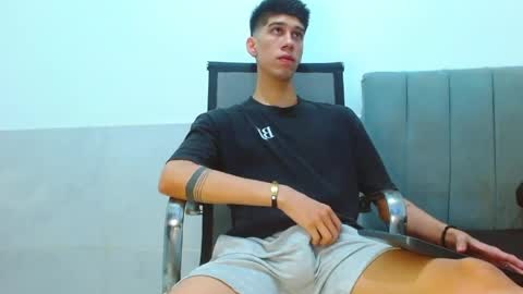 Snapshot of jhony_sex3 chatting on May 3, 9:48 am jhony_sex3 online show from May 3, 9:48 am