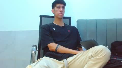 Snapshot of jhony_sex3 chatting on May 31, 3:15 am jhony_sex3 online show from May 31, 3:15 am