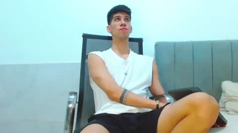 Snapshot of jhony_sex3 chatting on June 20, 9:34 am jhony_sex3 online show from June 20, 9:34 am