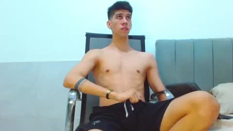 Snapshot of jhony_sex3 chatting on June 24, 7:07 am jhony_sex3 online show from June 24, 7:07 am