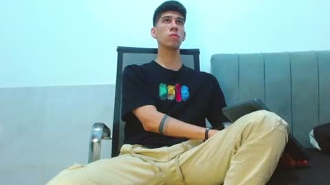 Snapshot of jhony_sex3 chatting on July 11, 9:12 am jhony_sex3 online show from July 11, 9:12 am