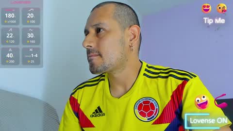 Snapshot of jhonyalzate chatting on December 9, 1:18 am Jhony Alzate online show from December 9, 1:18 am