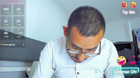 Snapshot of jhonyalzate chatting on January 30, 3:33 am Jhony Alzate online show from January 30, 3:33 am