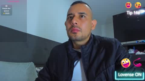 Snapshot of jhonyalzate chatting on February 3, 1:30 am Jhony Alzate online show from February 3, 1:30 am