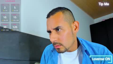 Snapshot of jhonyalzate chatting on October 7, 2:09 am Jhony Alzate online show from October 7, 2:09 am