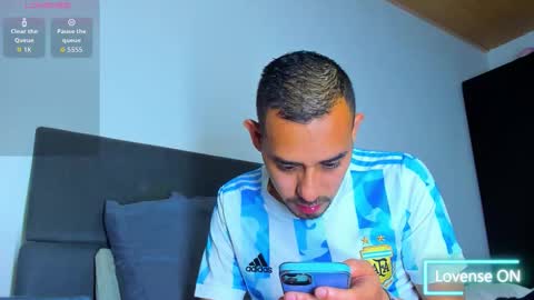 Snapshot of jhonyalzate chatting on November 16, 12:16 am Jhony Alzate online show from November 16, 12:16 am