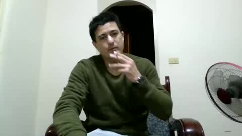 Snapshot of jhwozy chatting on December 15, 10:50 am jhwozy online show from December 15, 10:50 am