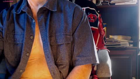 Snapshot of jimikb chatting on January 15, 8:58 pm Jim online show from January 15, 8:58 pm