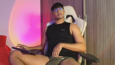 Jimmy Leeh online show from October 9, 10:30 pm