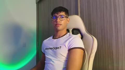 Jimmy Leeh online show from October 19, 9:15 pm