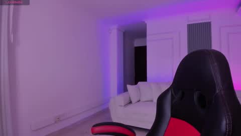 Jin Harrison    online show from December 5, 10:57 am