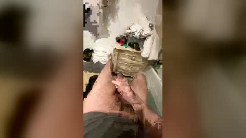 Jjjerkingit online show from June 2, 1:07 am