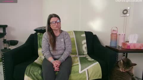 Snapshot of jjjust4fun1985 chatting on December 4, 12:19 am Nicole Allen online show from December 4, 12:19 am