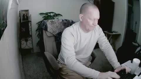 Snapshot of jlouton01 chatting on February 2, 2:45 pm kilroy online show from February 2, 2:45 pm