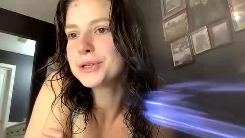 jlynn1997 online show from June 9, 1:01 pm