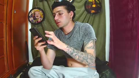 Miguel    ONLYFANS   THECRAZYADAM online show from April 18, 1:53 am