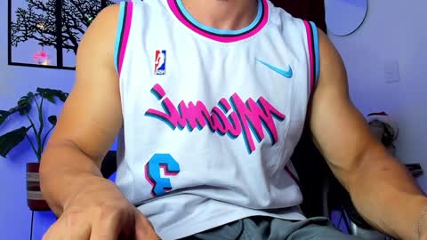 Snapshot of jmortton chatting on December 11, 10:49 pm IGJmortton online show from December 11, 10:49 pm