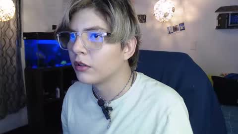 Snapshot of jnick_21 chatting on February 14, 1:02 am Nick online show from February 14, 1:02 am