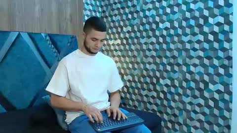 Snapshot of joaho_fernandez chatting on July 18, 10:13 pm Joao online show from July 18, 10:13 pm