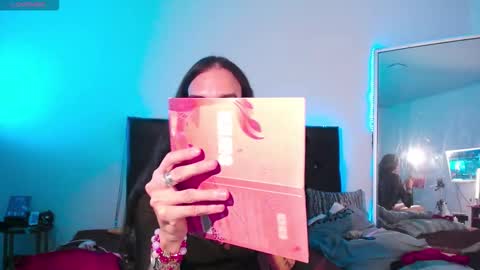 Joa Isaza     online show from February 18, 9:49 am