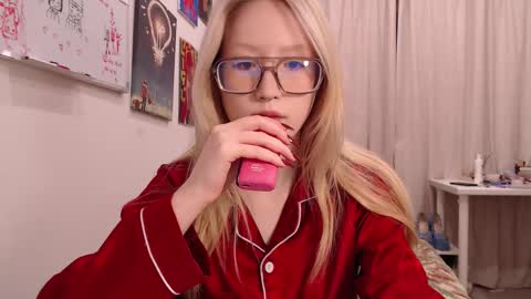 joan_kiss online show from September 30, 7:30 pm