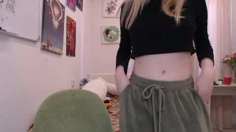 joan_kiss online show from April 15, 11:39 am