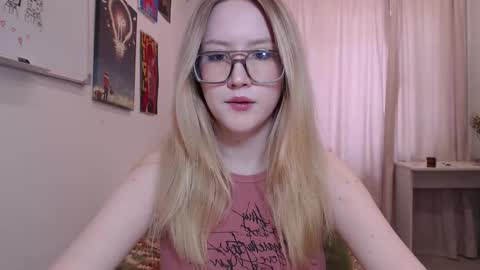 Snapshot of joan_kiss chatting on May 14, 2:51 am joan_kiss online show from May 14, 2:51 am